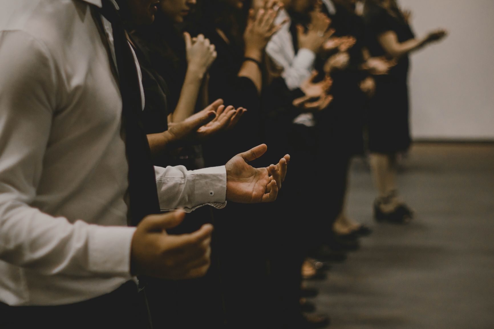 'Praise Worship': Sharing a Pillow With God | New Oxford Review
